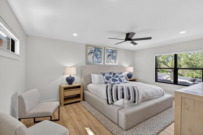 Building Photo - 820 Broken Arrow