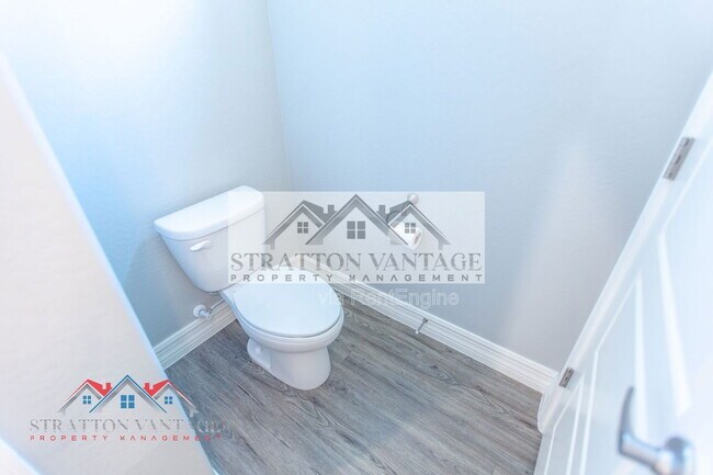 Building Photo - 2821 S Skyline Dr