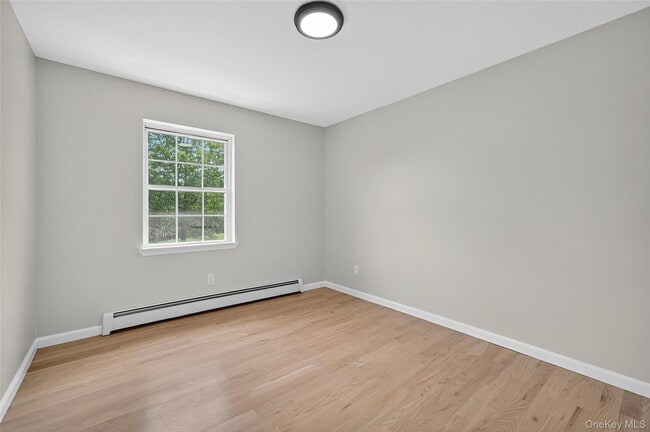 Building Photo - 18 Fordham Ln