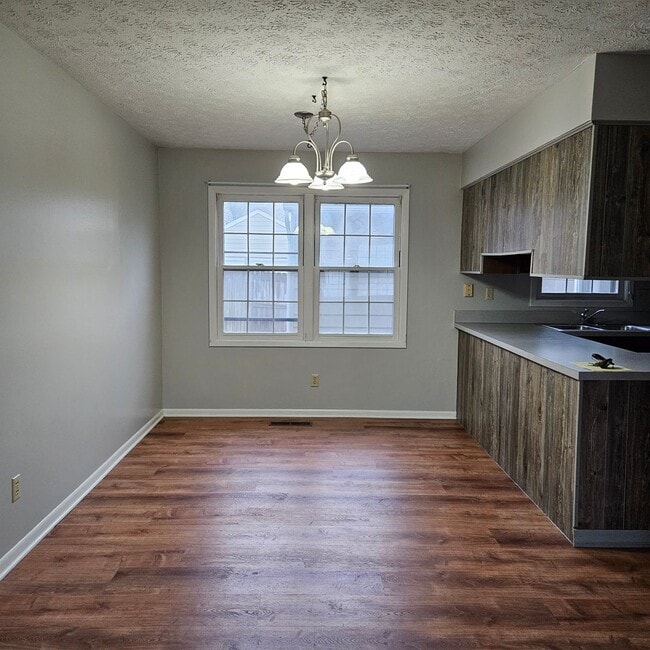 Building Photo - 1252 Colonial Dr
