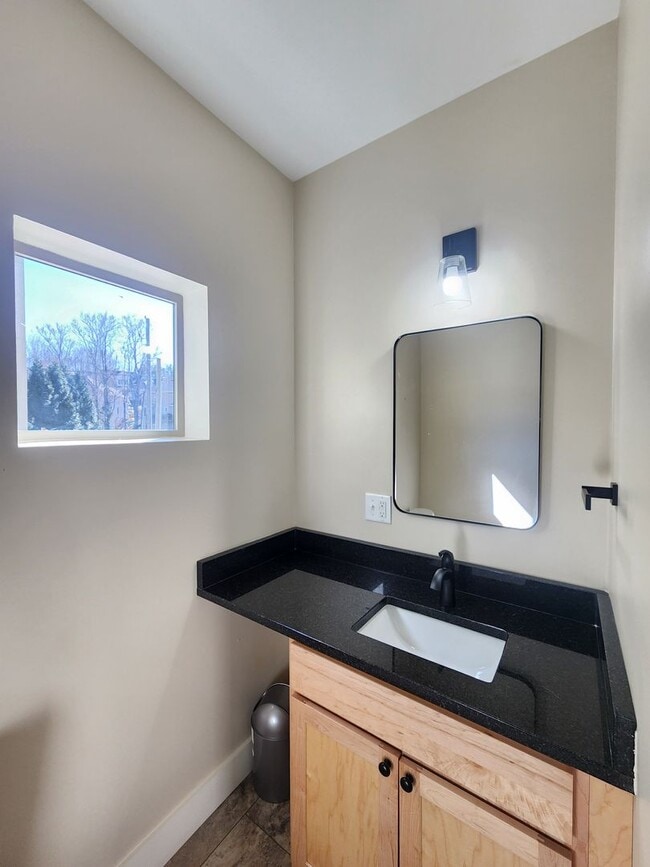 Building Photo - East Asheville Rental!