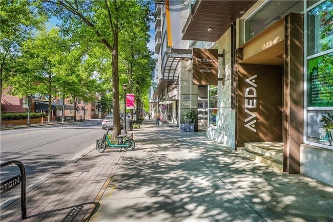 Building Photo - 943 Peachtree St NE