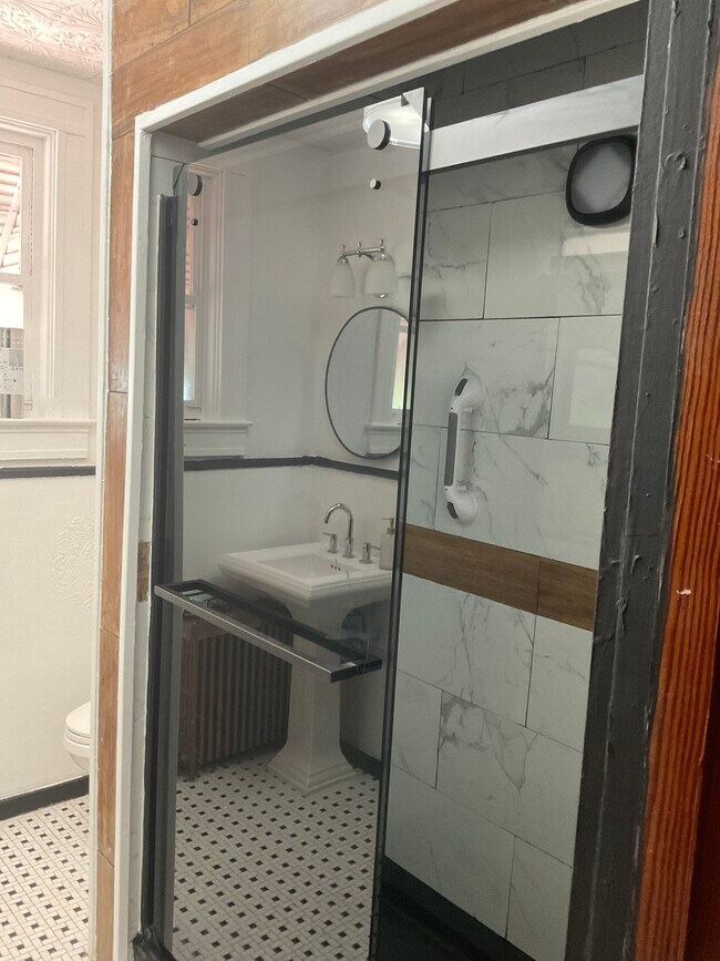 Building Photo - 4320 Sheldon Ave