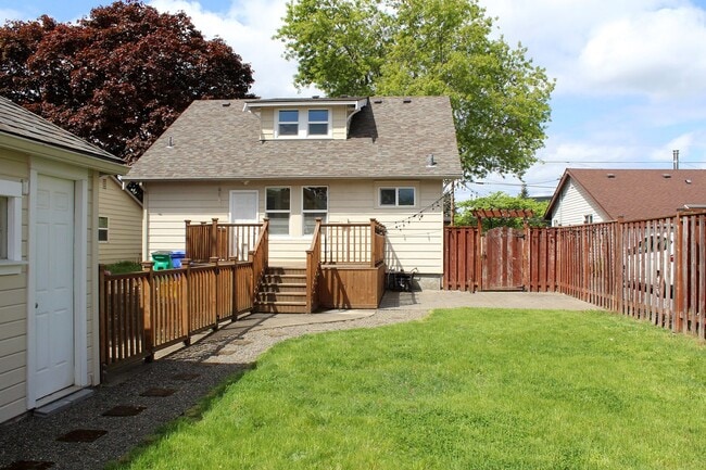 Building Photo - 5002 SE 97th Ave