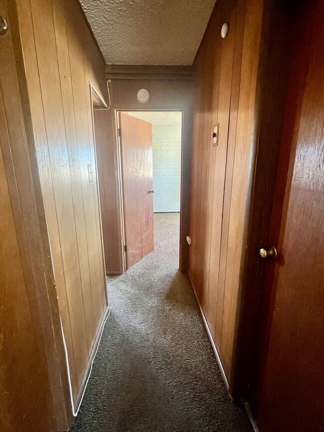 Building Photo - 73817 Crestview Dr