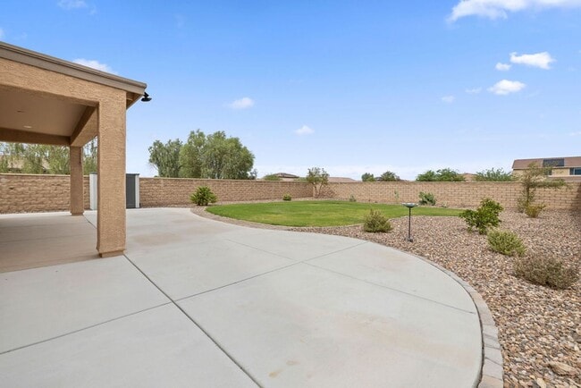 Building Photo - Beautiful 3 Bedroom Home in La Estancia & ...