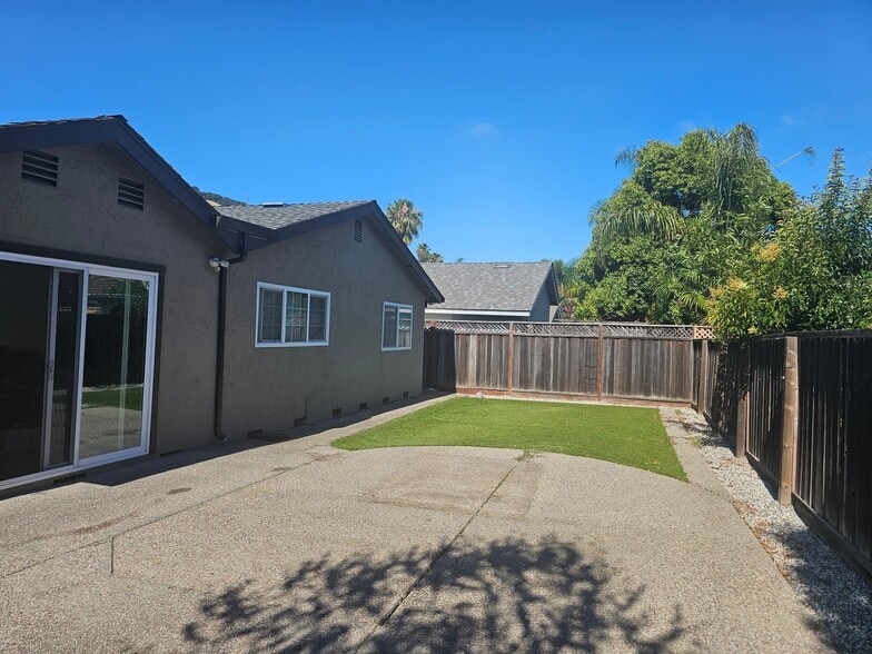 Building Photo - 419 Curie Dr