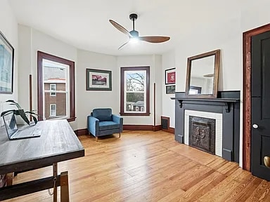 Building Photo - 402 E 18th St