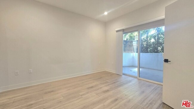 Building Photo - 1530 S Hayworth Ave