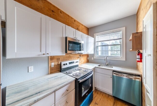 Building Photo - 3111 Grooms St