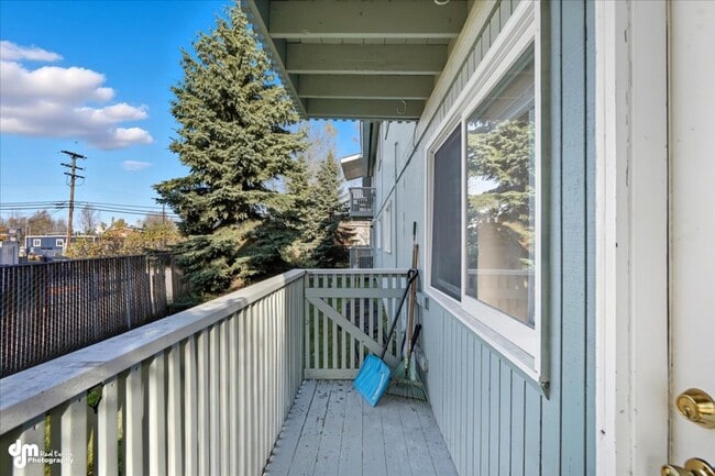 Building Photo - Charming 2BD/1BA Condo
