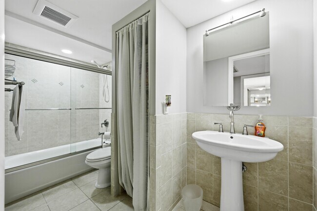 Building Photo - 605 6th Terrace