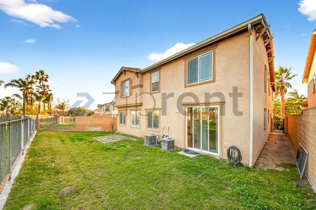 Building Photo - 6085 Medinah St