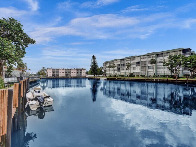 Building Photo - 2771 Taft St