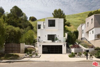Building Photo - 4967 Llano Dr