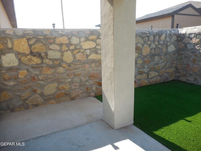 Building Photo - 7405 Norte Portugal Ln