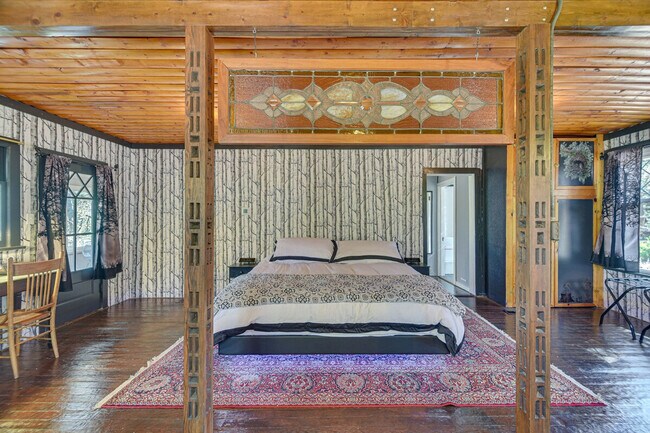 Building Photo - 28548 Park Ave