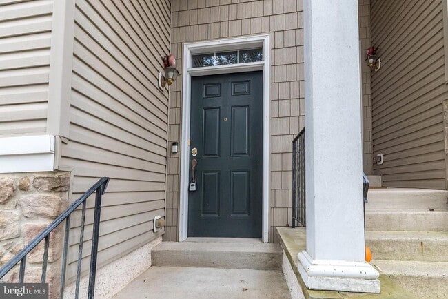 Building Photo - 483 Fort Hill Cir