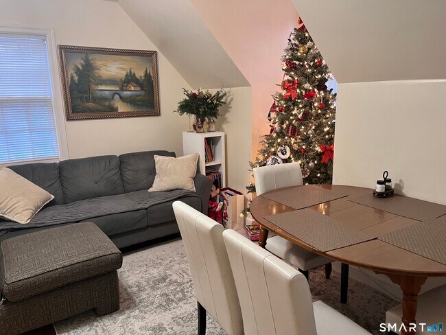 Building Photo - 28 7th St