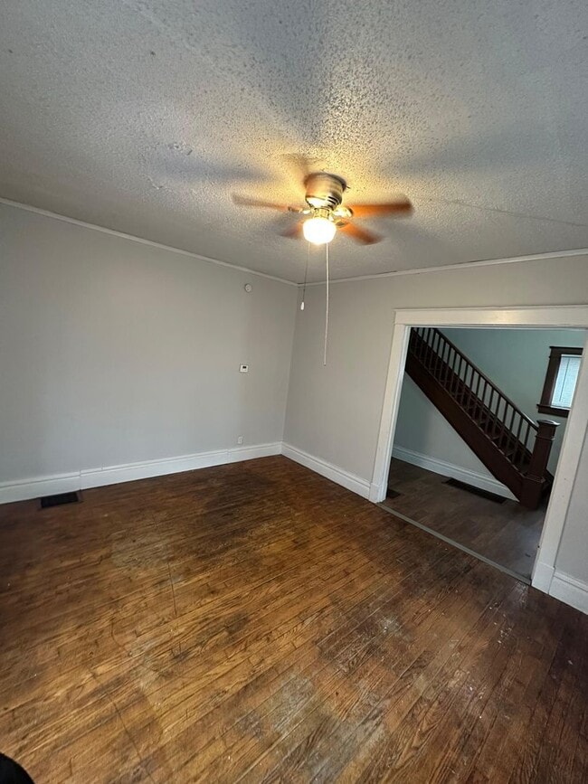 Building Photo - 3 bedroom 1 bath