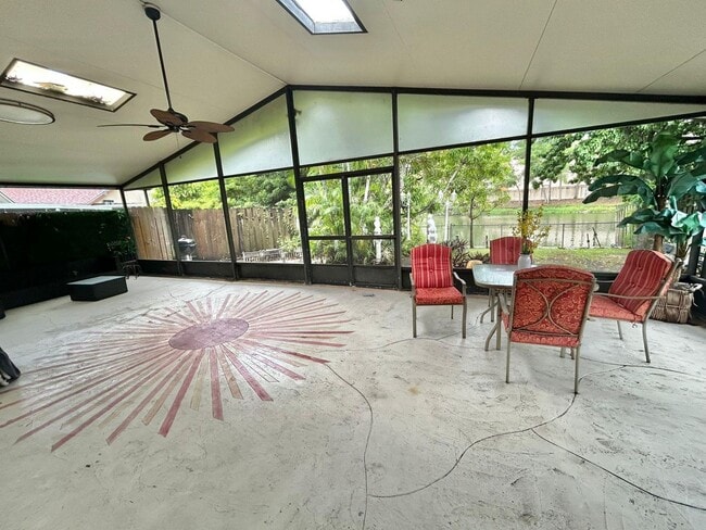 Building Photo - 156 Colly Way