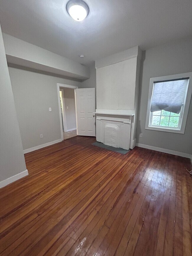 Building Photo - Charming 4-Bedroom Rental in The Fan District