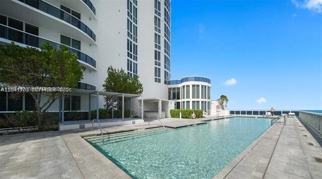 Building Photo - 16001 Collins Ave