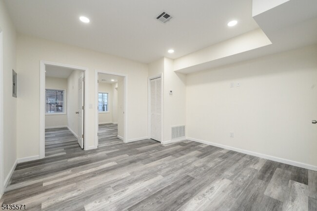 Building Photo - 287 Orange St