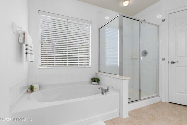 Building Photo - 3897 Lionheart Dr
