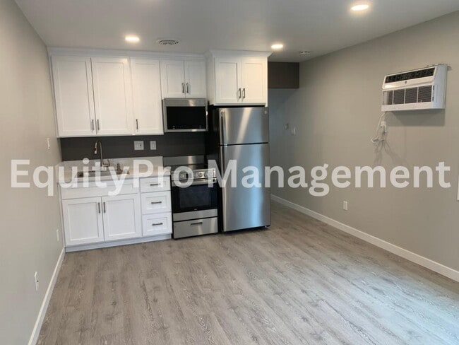 Primary Photo - 7043 Pickering Ave
