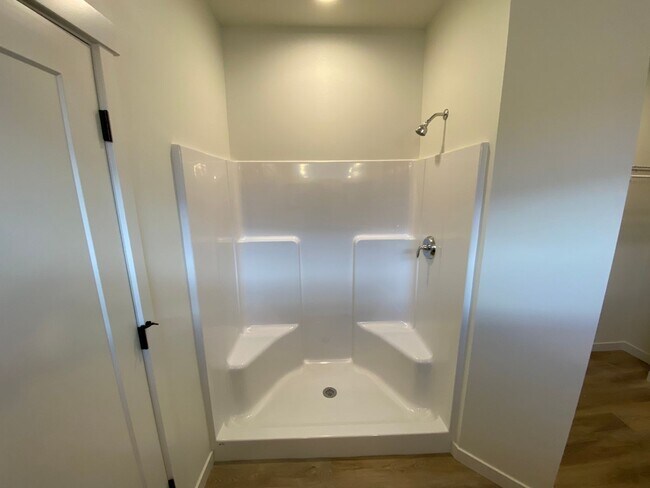 Building Photo - New Home for Lease! 3br 3ba
