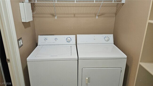 Building Photo - 2120 Ramrod Ave