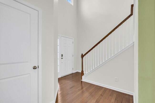 Building Photo - 4-bedroom home in the desirable Fairmont South community