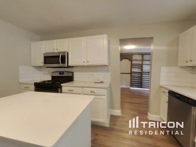 Building Photo - 4550 Talon Way