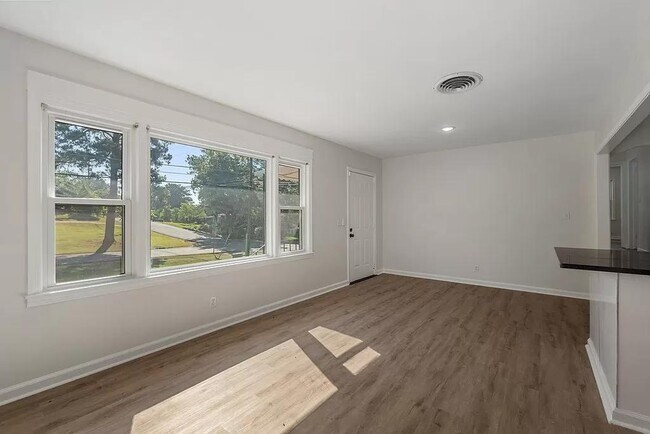 Building Photo - 803 Lichfield Rd