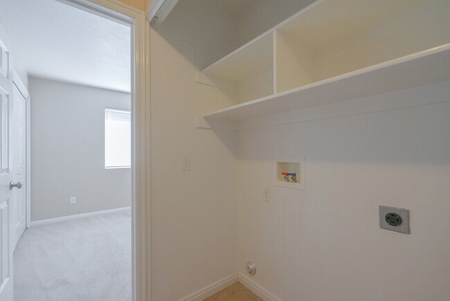 Building Photo - Utilities Included! Beautiful 2 Bedroom Townhome in Ivins
