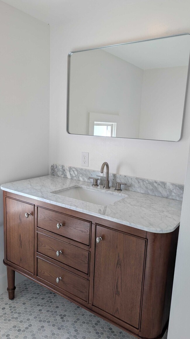 Building Photo - 541 Mason St