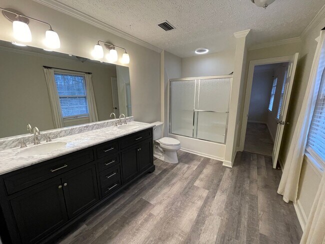 Building Photo - Executive Rental in Horseleg Creek- $3,295