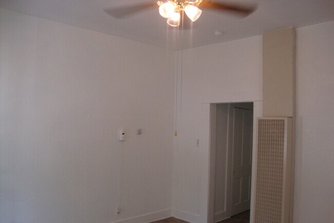 Building Photo - 136 E Dullnig Ct