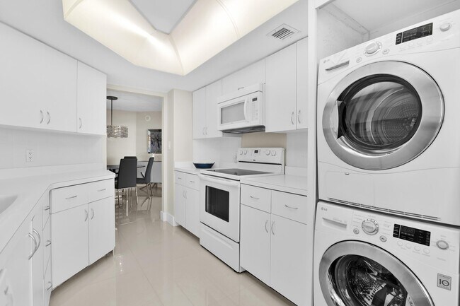 Building Photo - 500 S Ocean Blvd