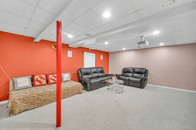Building Photo - 898 Lakestone Ln