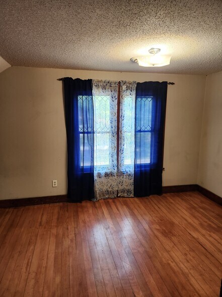 Building Photo - 123 N Thomas St