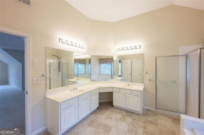 Building Photo - 2404 Gablewood Dr NE