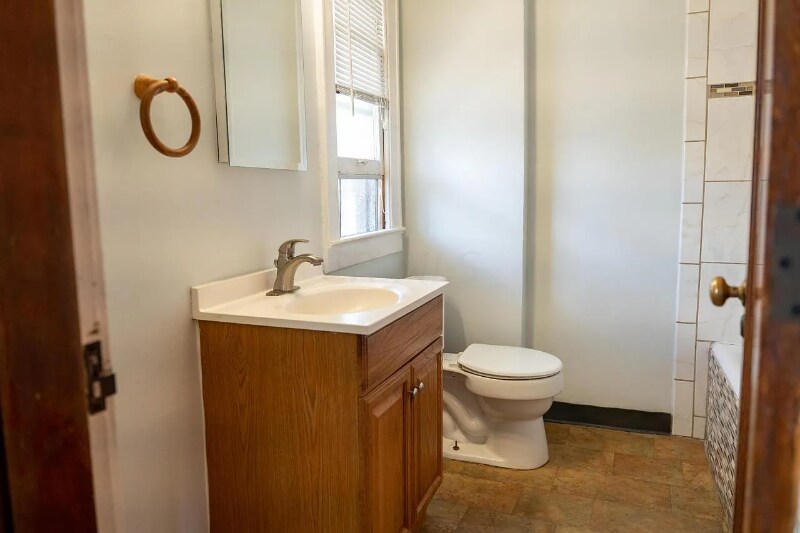 Building Photo - 574 Townsend Ave