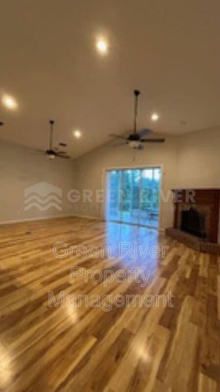 Building Photo - 1559 Lakeway Dr