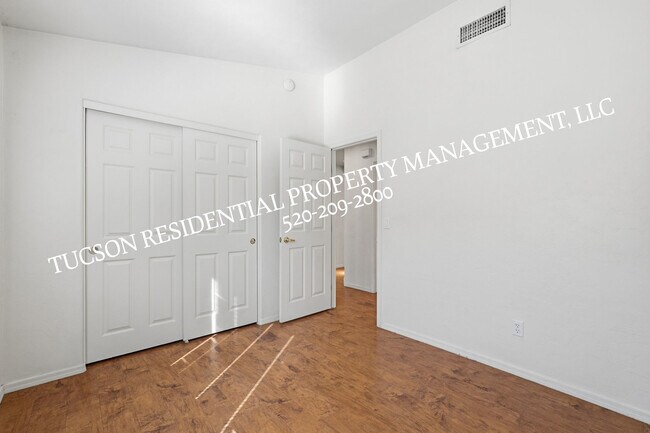 Building Photo - 2440 N Creek Vista Dr