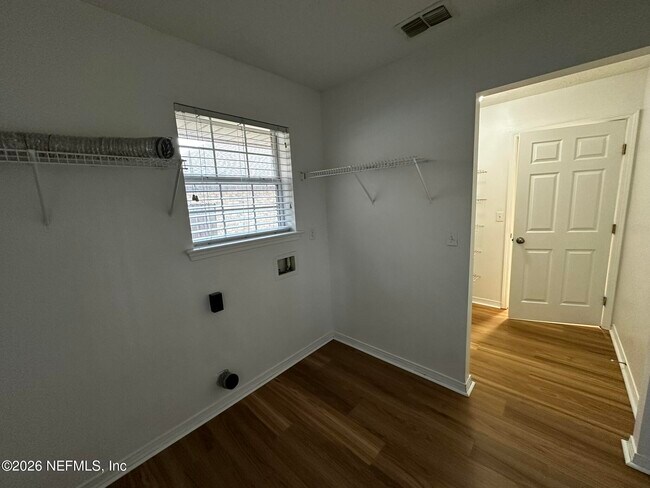 Building Photo - 1305 Hawks Crest Dr