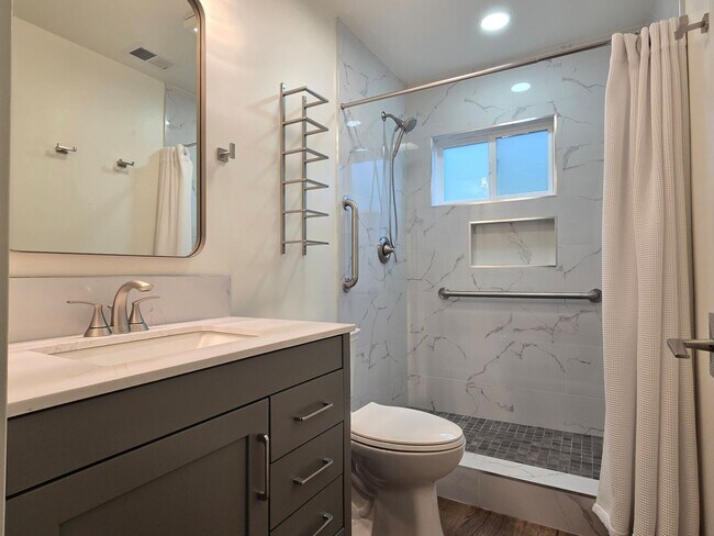 Building Photo - Blossomhillduplex