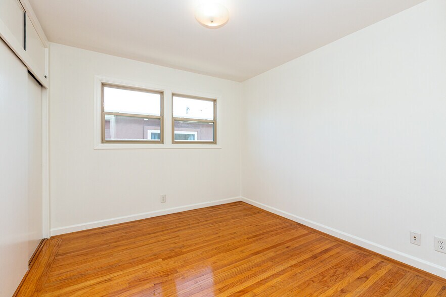 Building Photo - 720 Santa Paula Ave