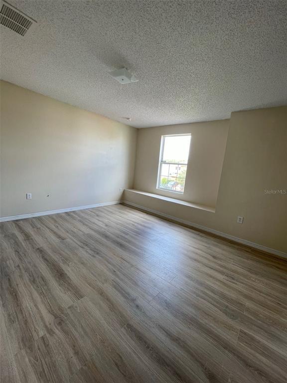 Building Photo - 560 Bristol Cir